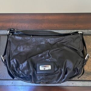 La pagayo black leather bag